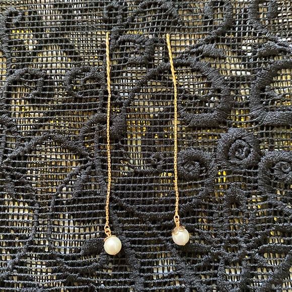 14 Karat Gold Pearl Threader Earrings - Picture 3 of 6